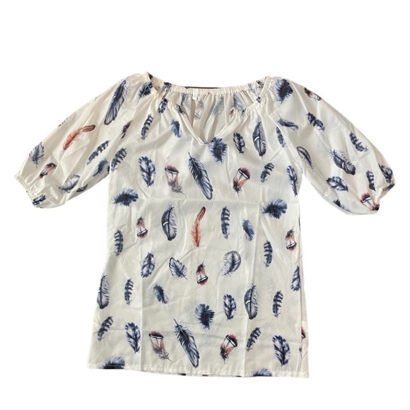 NWOT Feather Print Lightweight Top Women’s Size Small. - Picture 1 of 16